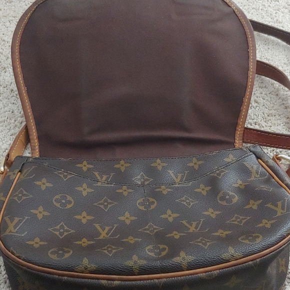 Authentic Louis vuitton menilmontant crossbody - Picture 9 of 14